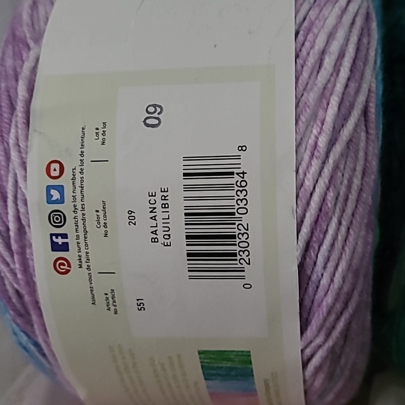 Mandala Ombre Lion Brand Yarn Lot x Two New with Tag crochet knitting acrylic ya - Picture 3 of 8